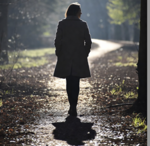 il est distant puis revient comportement relation message